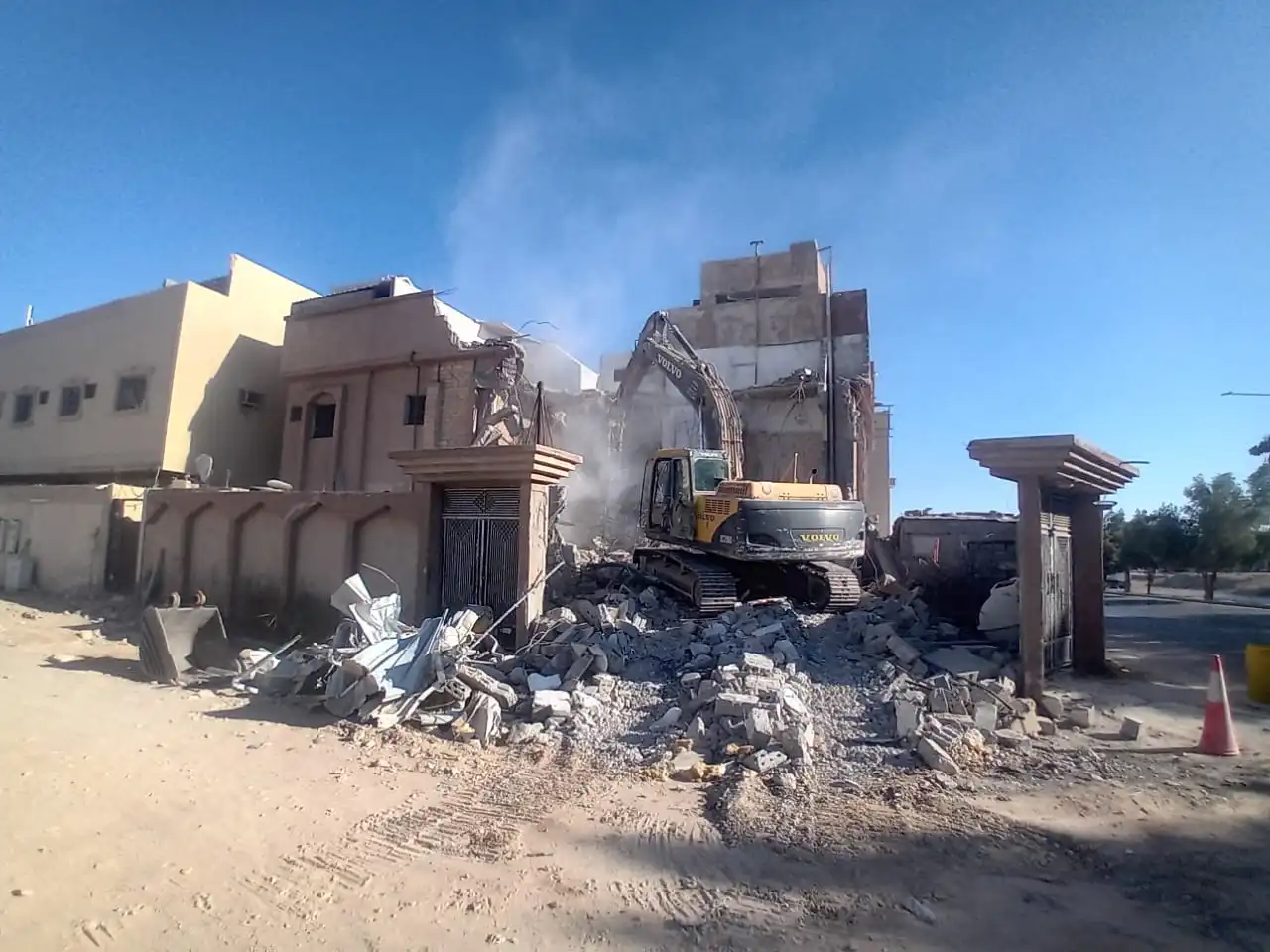 مقاول هدم بالرياض | أفضل شركة هدم مباني ومنازل وترحيل أنقاض